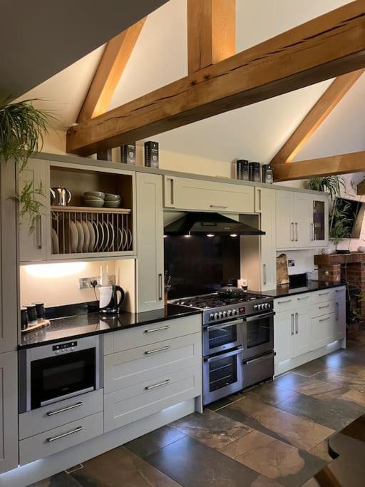 Woodbine Cottage-Part Of Alton Cottages Экстерьер фото